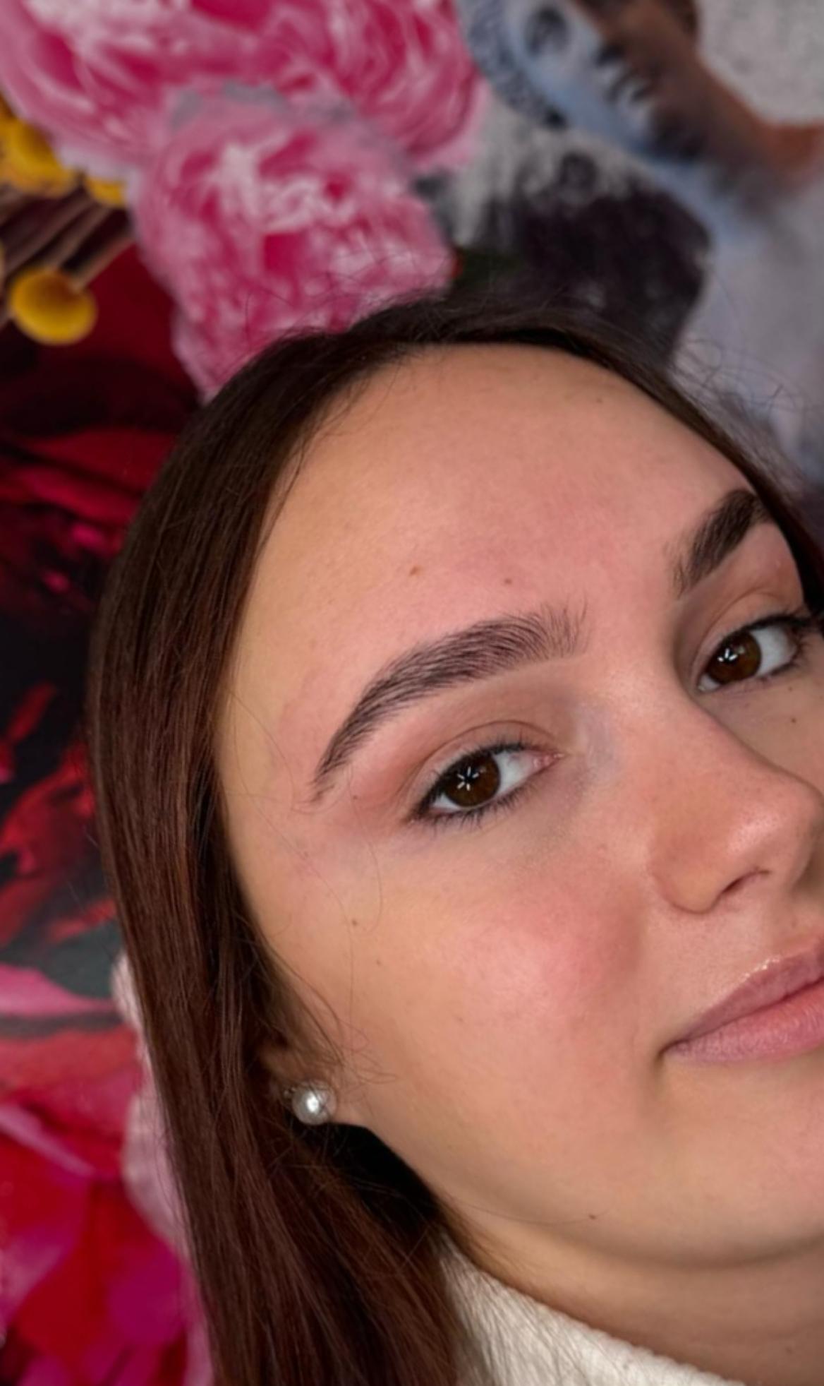Laminado de cejas realizado en centro de belleza Sara Passos