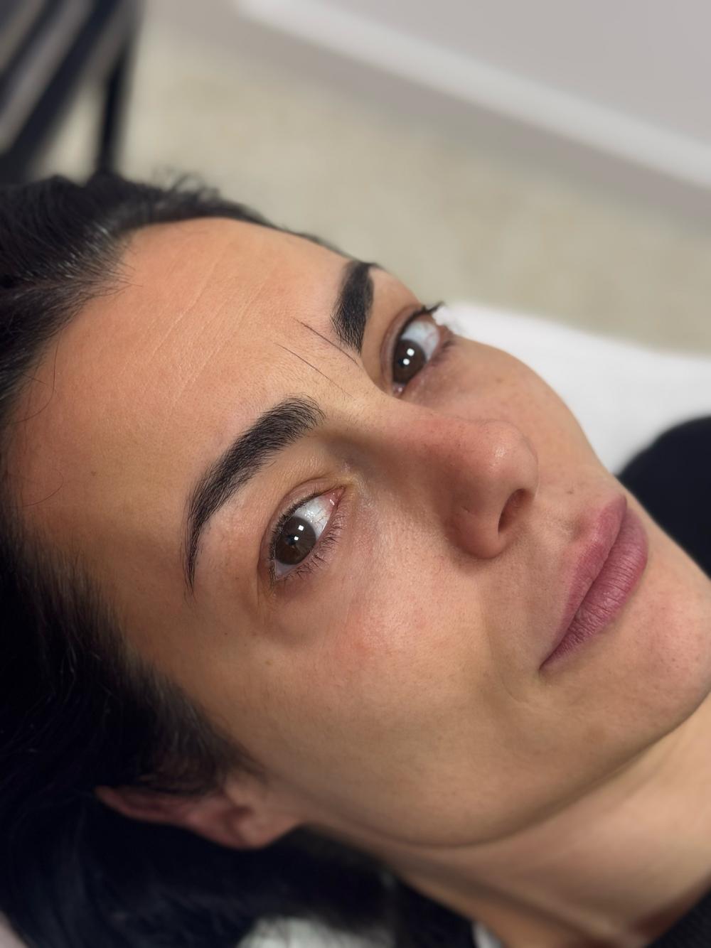 micropigmentación hecha en centro de belleza Sara Passos